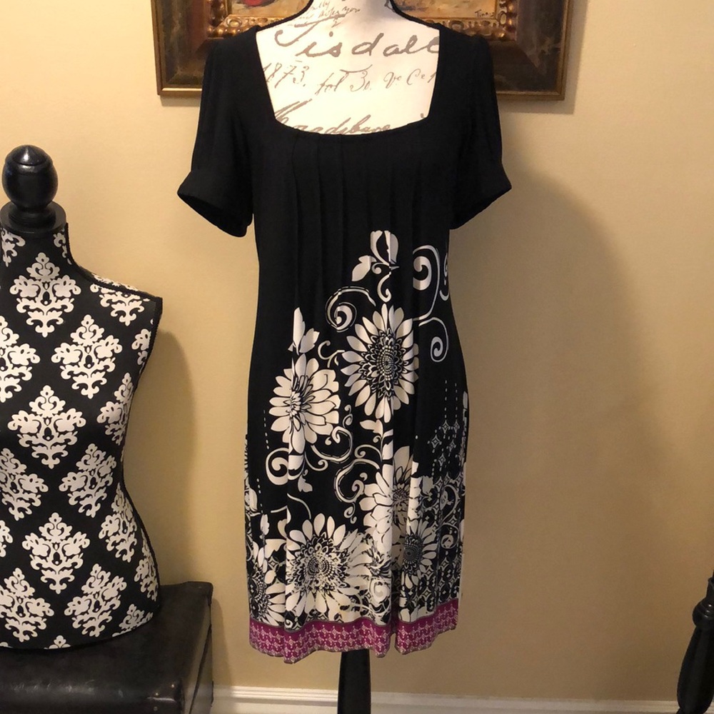 Ice stitch detail comfy short sleeve chrysanthemum pattern red trim dress
